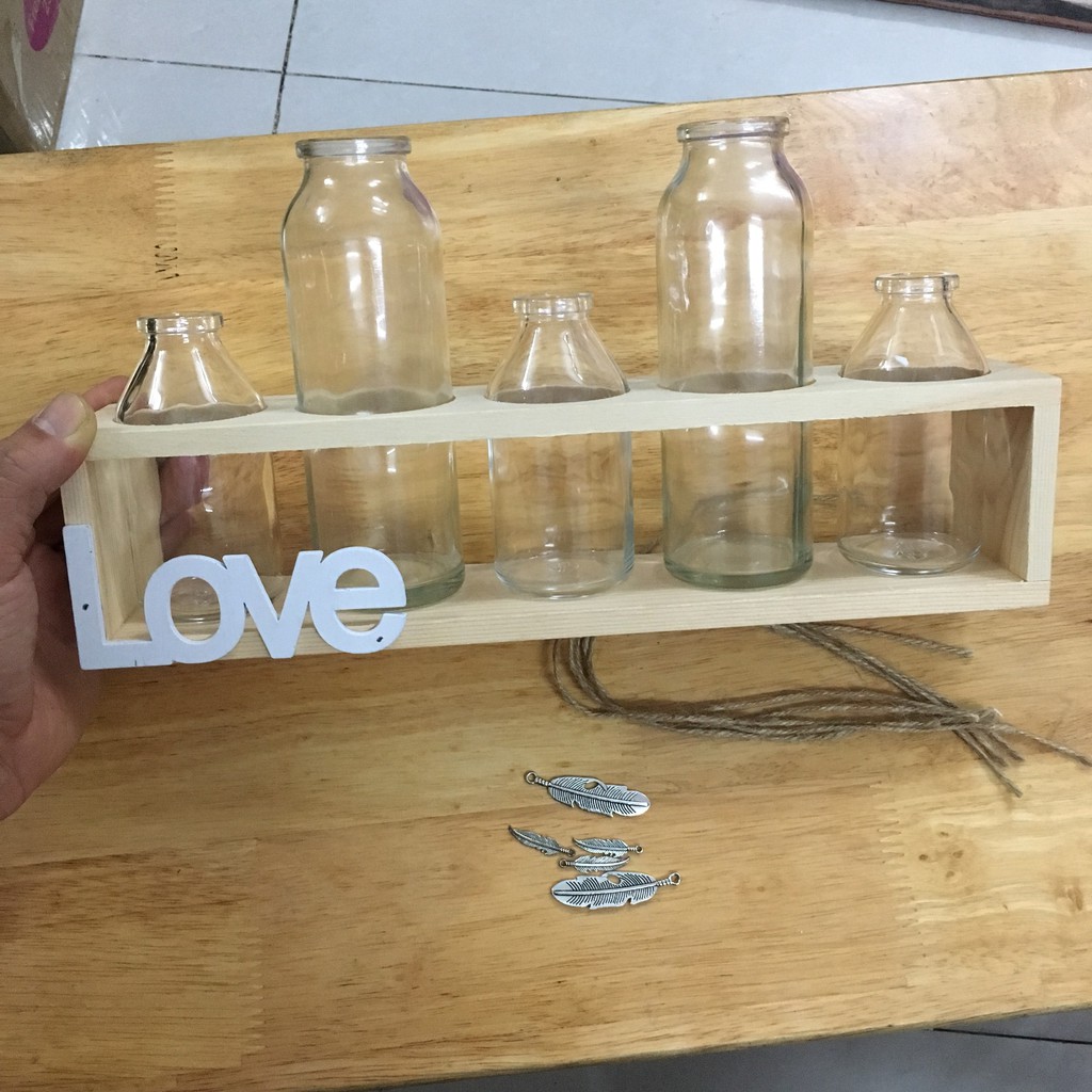 Bộ 5 bình hoa thủy tinh kèm kệ gỗ chữ Love tặng dây bố trang trí - Lọ hoa decor Dumi Shop