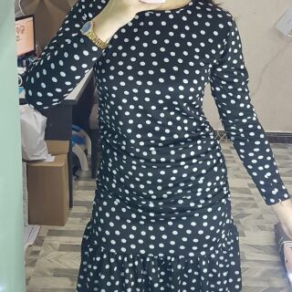 Đầm body tay dài chấm bi đuôi cá