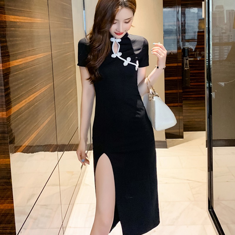 Sườn xám dài xẻ tà cao siêu quyến rũ cô gái Trung Hoa R45
