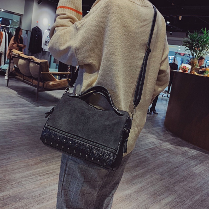 Túi đeo vai IELGY mờ đính đinh tán phong cách vintage thời trang