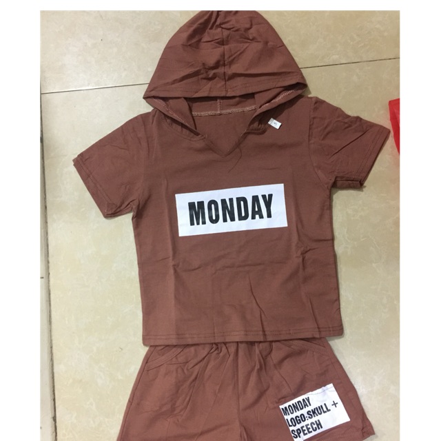 4 Bộ Monday có mũ
