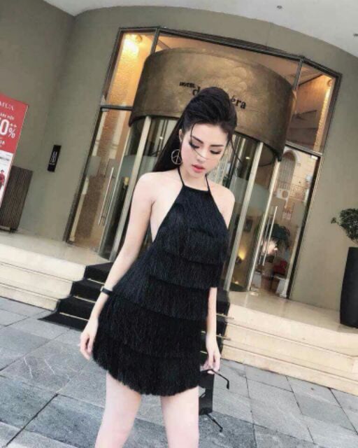 Đầm body cổ yếm tua rua