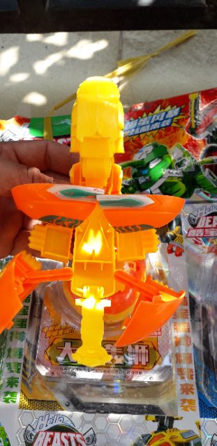Quả trứng lắp ráp bakugan biến thành quái vật trong truyền thuyết bằng nhựa