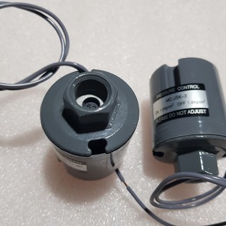 Rơ le máy bơm tăng áp ren 14mm( ren to)