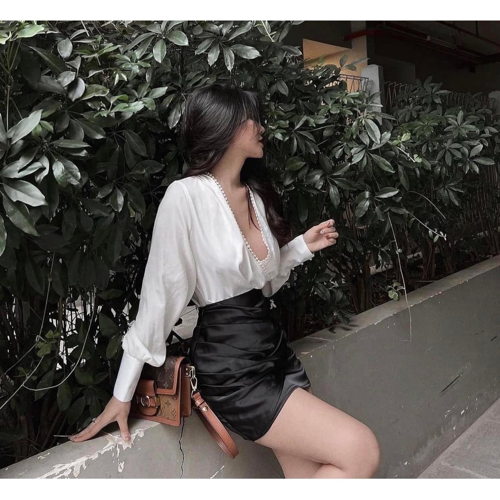 Set sơ mi lụa + chân váy đen vạt