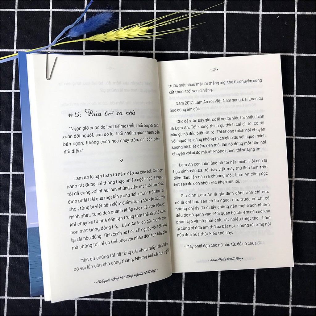 Sách - Thế Giới Rộng Lớn, Lòng Người Chật Hẹp (Kèm Bookmark)