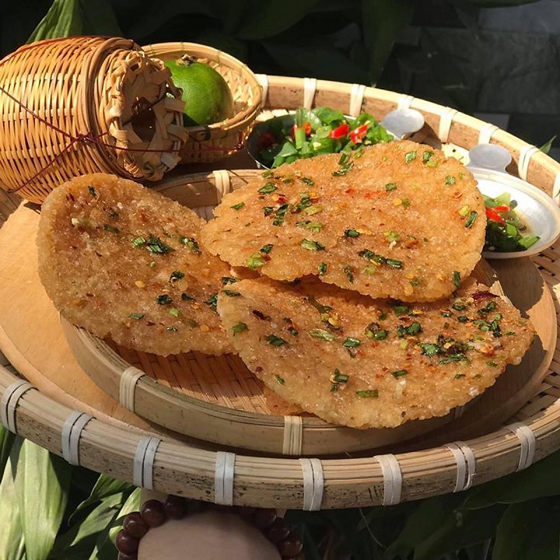 Cơm cháy mắm hành 100g, vị mặn ngọt, cay cơm chiên mắm hành Trung Trang giòn ngon - Tiệm tạp hóa tháng năm