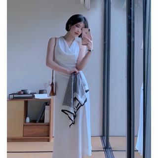 Đầm lụa cổ đỗ sang trọng dự tiệc, dạo phố