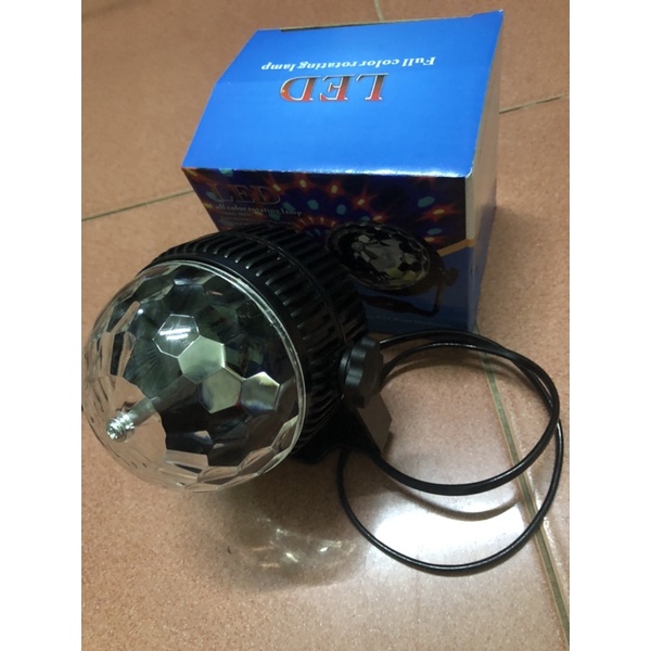 Đèn led xoay 7 màu hình cầu đèn chớp dùng trong sân khấu, quán bar, trang trí ngày Tết