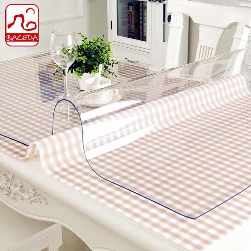 Tấm nhựa dẻo PVC trong suốt chải bàn chất lượng cao dầy 0,5mm