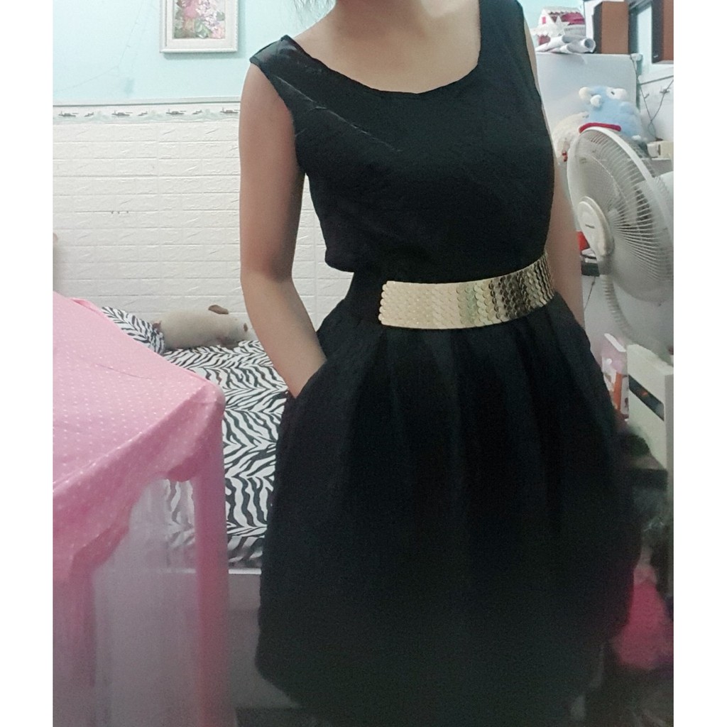 Thanh lý đầm đen phồng xòe size M