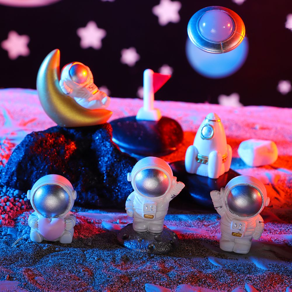 Mô hình phi hành gia bằng nhựa resin dùng trang trí nhà cửa đáng yêu