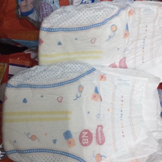 Combo 100 miếng tã dán sơ sinh huggies szNb ( hàng km)