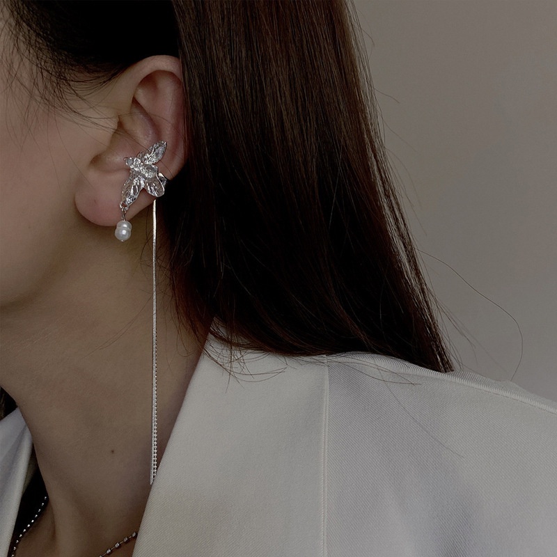 Khuyên Kẹp Vành Tai Dáng Dài Hình Bướm Đính Ngọc Trai Thời Trang Cho Nữ