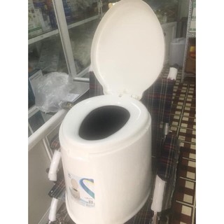 BỆ TOILET VỆ SINH DI ĐỘNG BẰNG NHỰA TRẮNG VÀ KEM CAO CẤP
