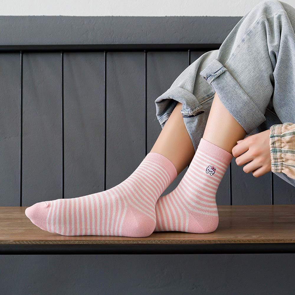 Đôi vớ cotton thoáng khí in hình mèo Hello Kitty dễ thương dành cho nữ