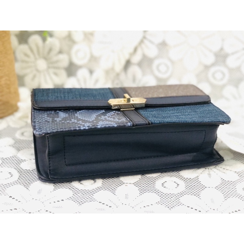 Túi Bandolini trưng bày