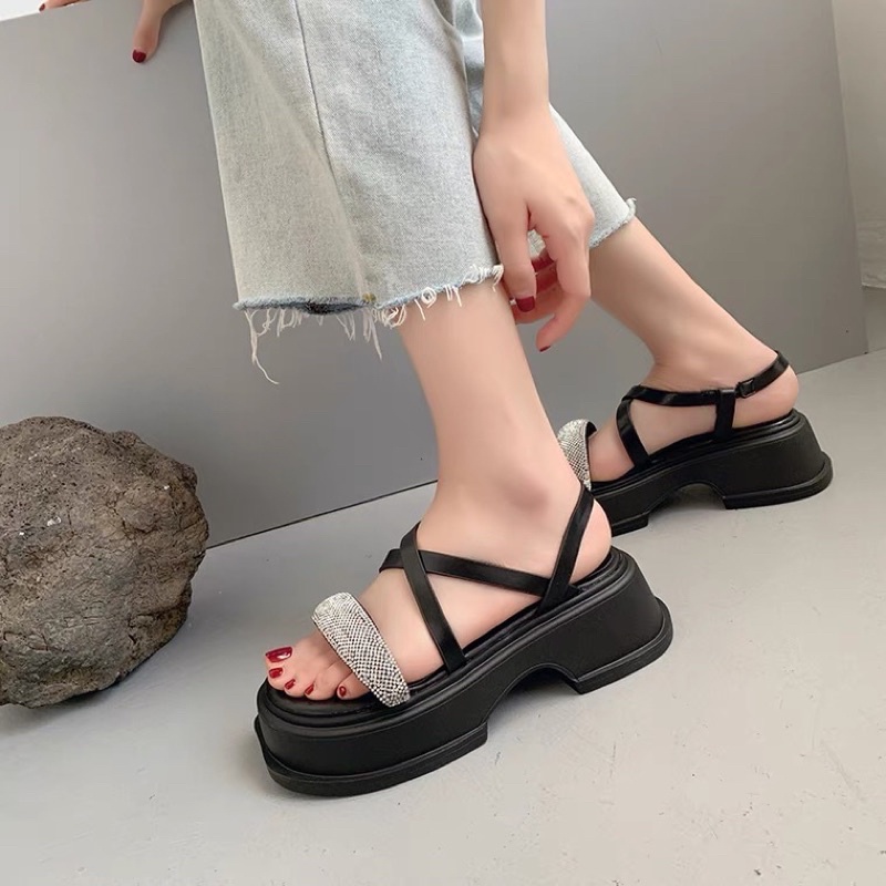 Sandan nữ quai chéo đế khoét độn 5cm quai đá