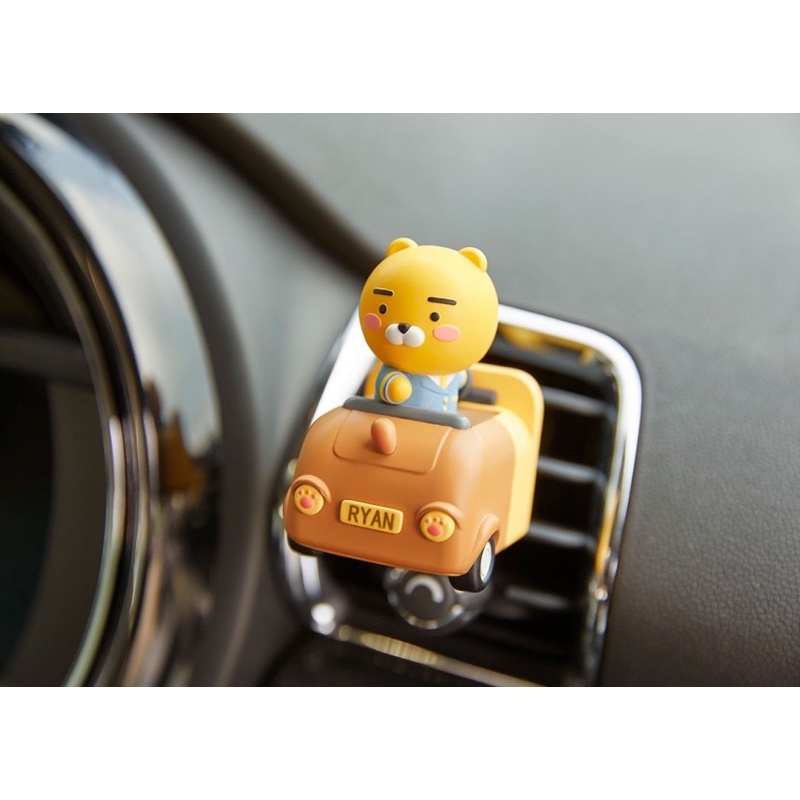 Nước hoa ô tô hình Ryan (Tinh dầu hương gỗ,tuyết tùng,hương citron)