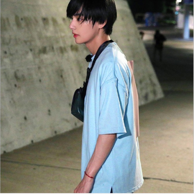 Vòng tay cheap moment Taehyung Bangtan L1F16 | BigBuy360 - bigbuy360.vn