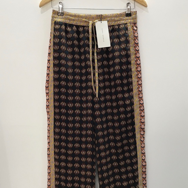 Quần lụa Zara dáng suông