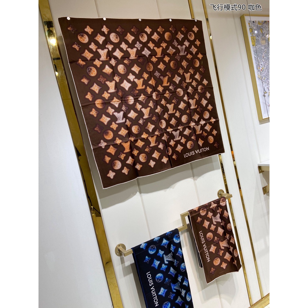 Khăn Quàng Cổ Lụa Hình Vuông In Chữ Thời Trang Cho Nữ