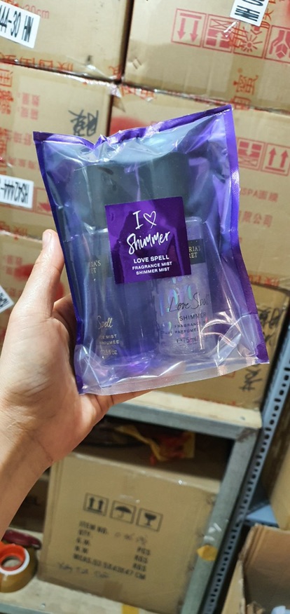 Set 2 chai xịt thơm toàn thân Vic