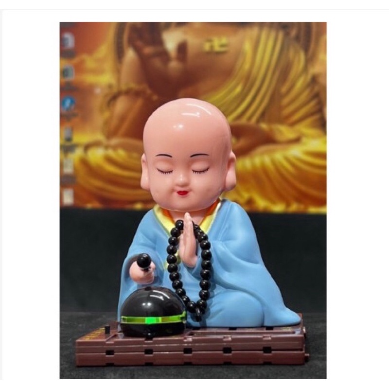 Tượng phật chú tiểu gõ mõ tự động trang trí trên ô tô - bàn làm việc mang lại may mắn, cầu bình an