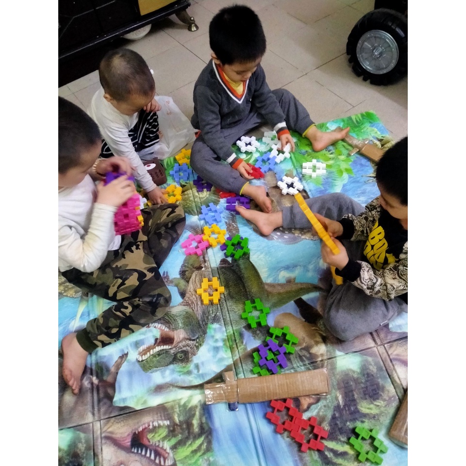 Bộ xếp hình nhiều chi tiết được làm bằng nhựa cao cấp, an toàn cho bé loại to dùng trong nhà trẻ 8.5cm*8.5cm