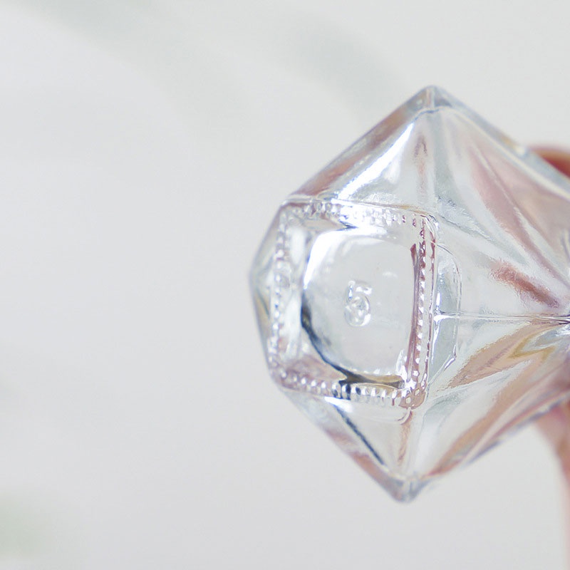 Lọ đựng nước hoa mini SEAMETAL bằng thủy tinh trong suốt hình tam giác trang trí nội thất xe hơi