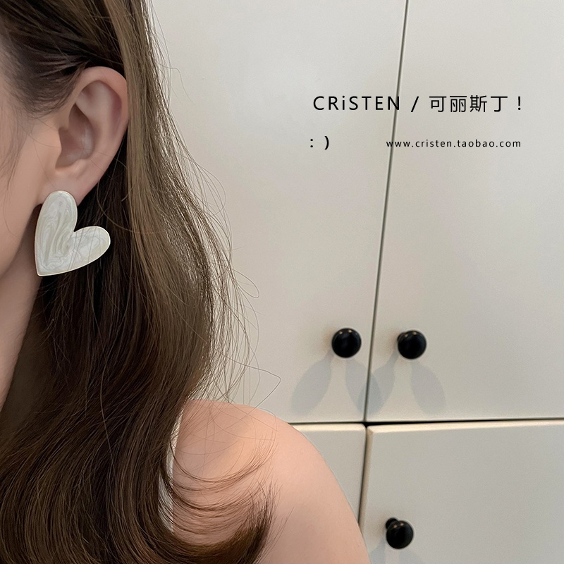 Bông Tai Trái Tim Đơn Giản Và Thanh Lịch