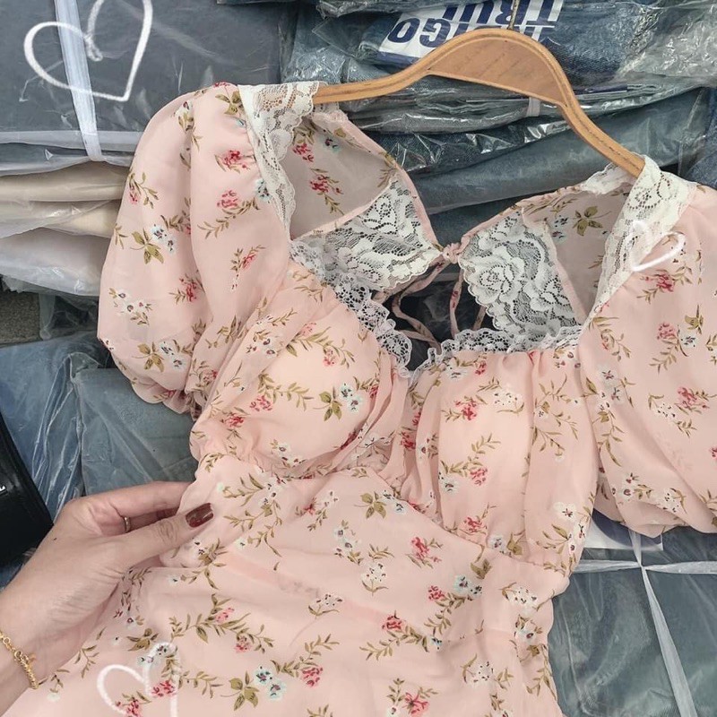 Đầm hoa nhíu ngực viền bèo cutout lưng | BigBuy360 - bigbuy360.vn