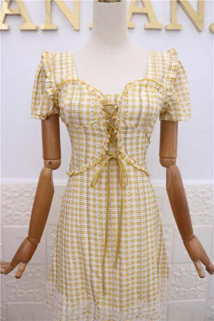 Đầm caro vàng đan dây mắt cáo lai ren