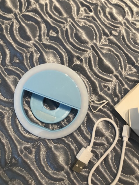 Đèn selfie  chụp ảnh cực thích dùng cực phê . Ce phụ nữ , thợ làm nails mi nhất định phải sắm 1 em này