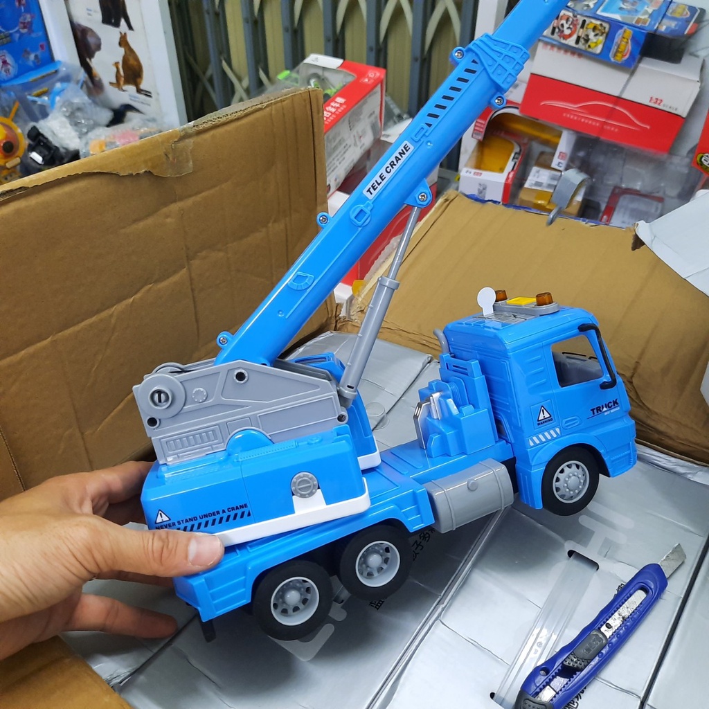 Xe cẩu móc đồ chơi trẻ em mô hình tỉ lệ 1:16 bằng nhựa ABS có âm thanh và đèn