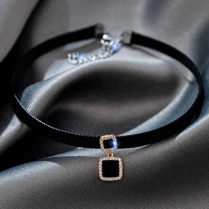 Vòng Cổ Bằng Da Màu Đen Thời Trang 2022 Dành Cho Nữ