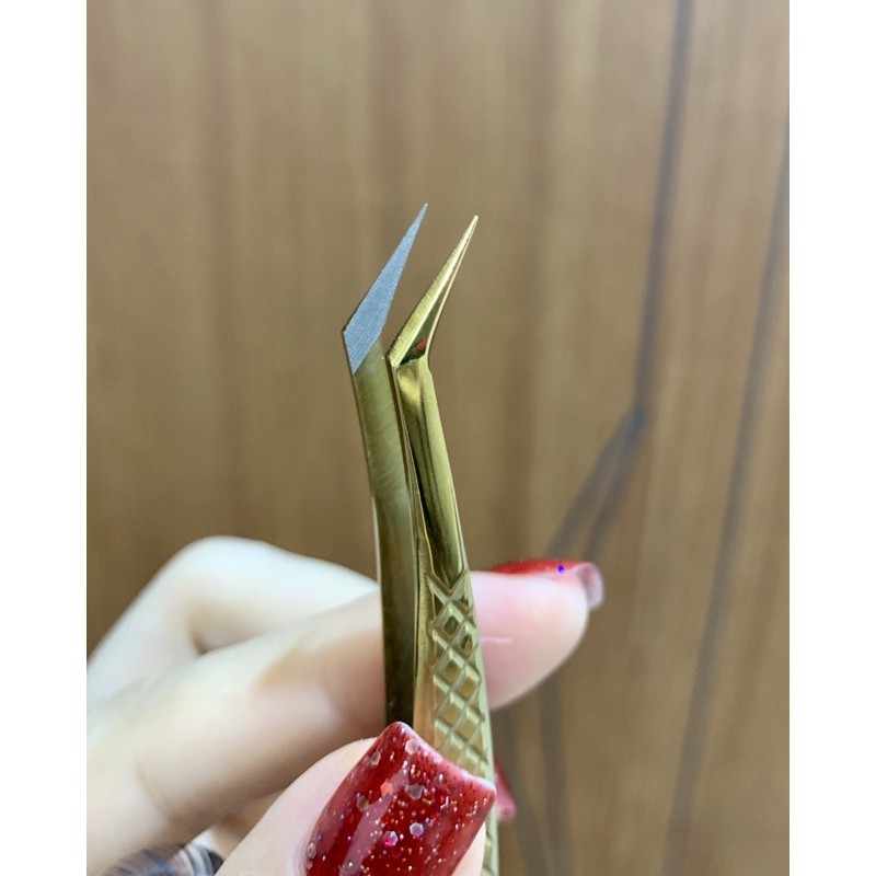 Nhíp hoa hồng đen