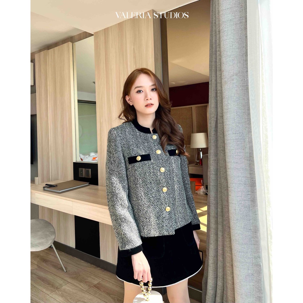 Áo khoác dạ cổ tàu phối viền nhung đen Kanie Jacket | BigBuy360 - bigbuy360.vn