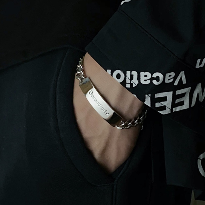 Vòng đeo tay phong cách Hàn Quốc cá tính hợp thời trang