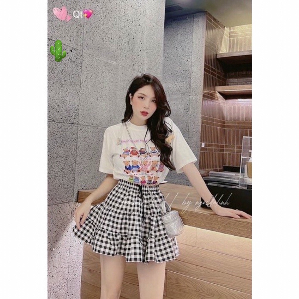 Set bộ đi chơi đi dạo nữ chân váy xòe caro đen nhí áo thun form rộng hình gấu