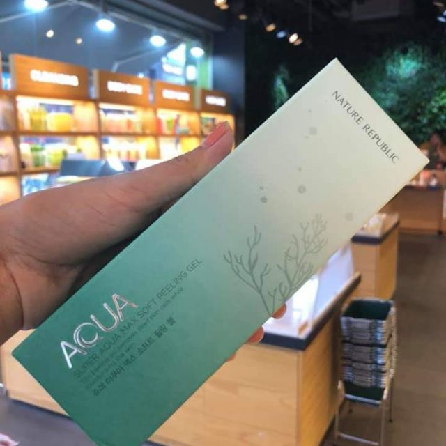 Super Aqua Max Soft Peeling Gel là sản phẩm tẩy da chết dạng gel trong suốt.