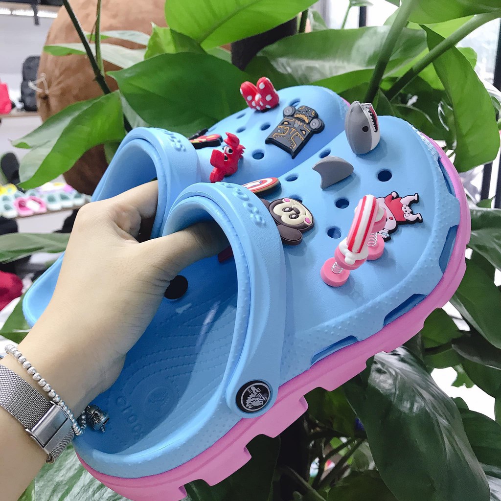 dép cross nam nữa khủng long bít đầu đế lượn sóng,  dép cross bít đầu màu xanh đế răng cưa màu hồng  hotrend DU01