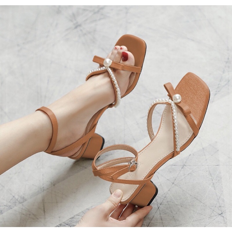 Giày sandal Dily gót vuông quai đính hạt phối nơ màu nâu, đen 5cm