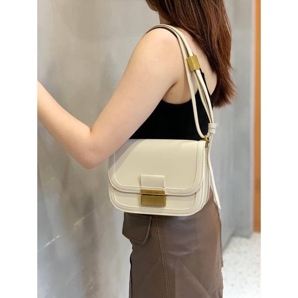 Túi chữ C khuy gài size 22 da mịn