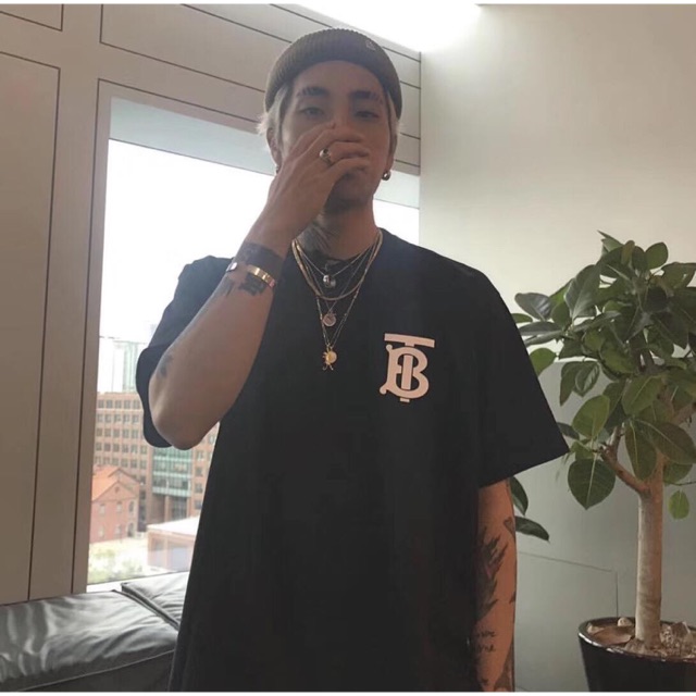 Áo burberry và áo hoodie thrasher