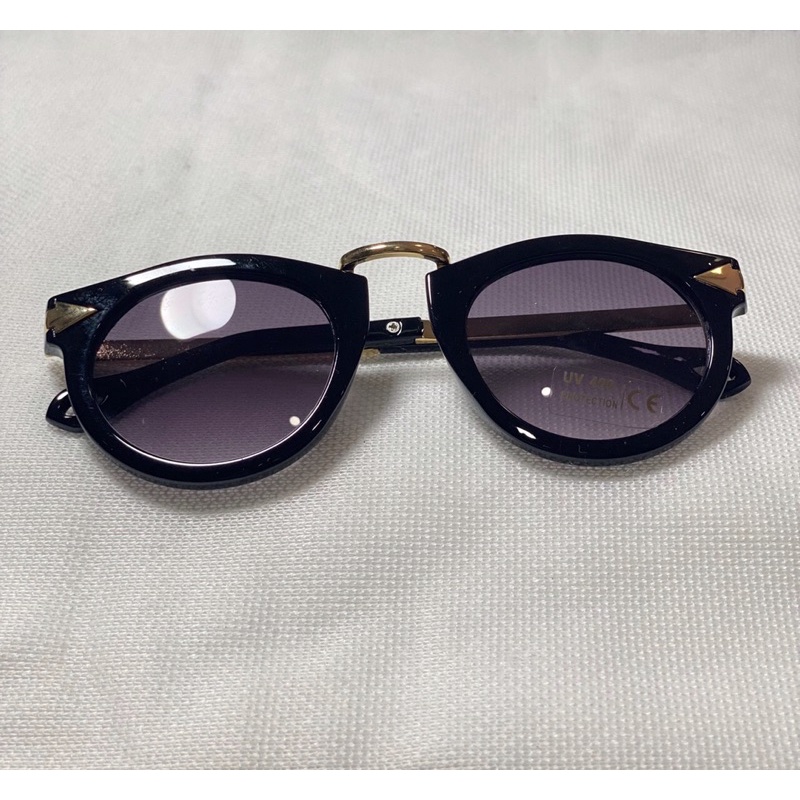 Kính mát nam nữ model cho bé a6chống UV400, thiết kế mắt vuông dễ đeo, màu sắc thời trang