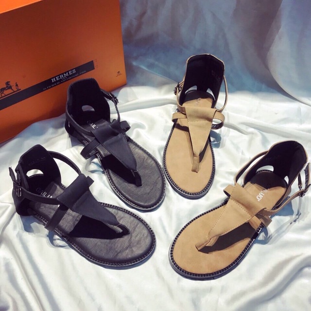 Sandal xỏ ngón