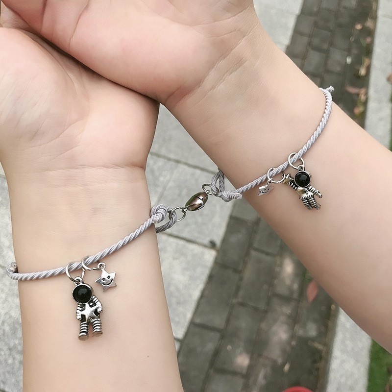 Cặp Vòng Tay Mặt Hình Phi Hành Gia Và Ngôi Sao Nhiều Kiểu Dáng Nam Châm Trái Tim Hút Nhau Cho Các Cặp Đôi OUYOU