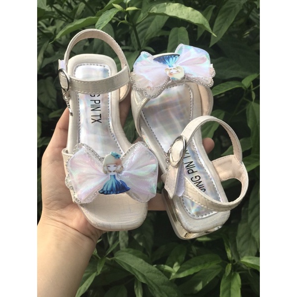 Sandal đính nơ gắn cườm cho bé gái 8107 nhỏ- dép quai hậu của bé đi học đế dẻo có gót êm chân chắc chắn (sz27-sz31) 8109