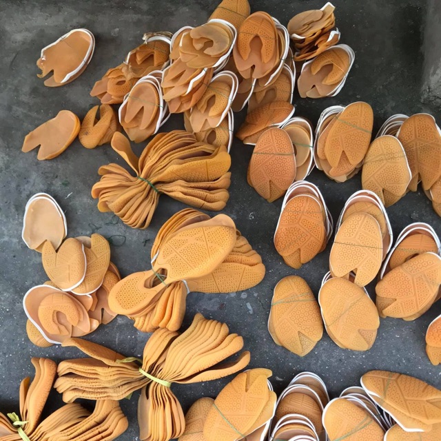Đế giày cầu lông